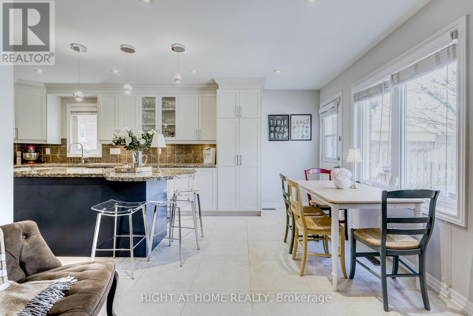 241 Lexington Road, Oakville, Ontario  L6H 6L5 - Photo 12 - W13550674
