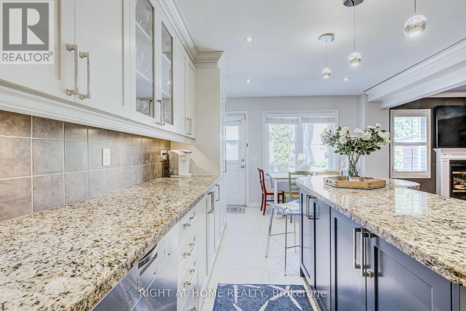 241 Lexington Road, Oakville, Ontario  L6H 6L5 - Photo 13 - W13550674