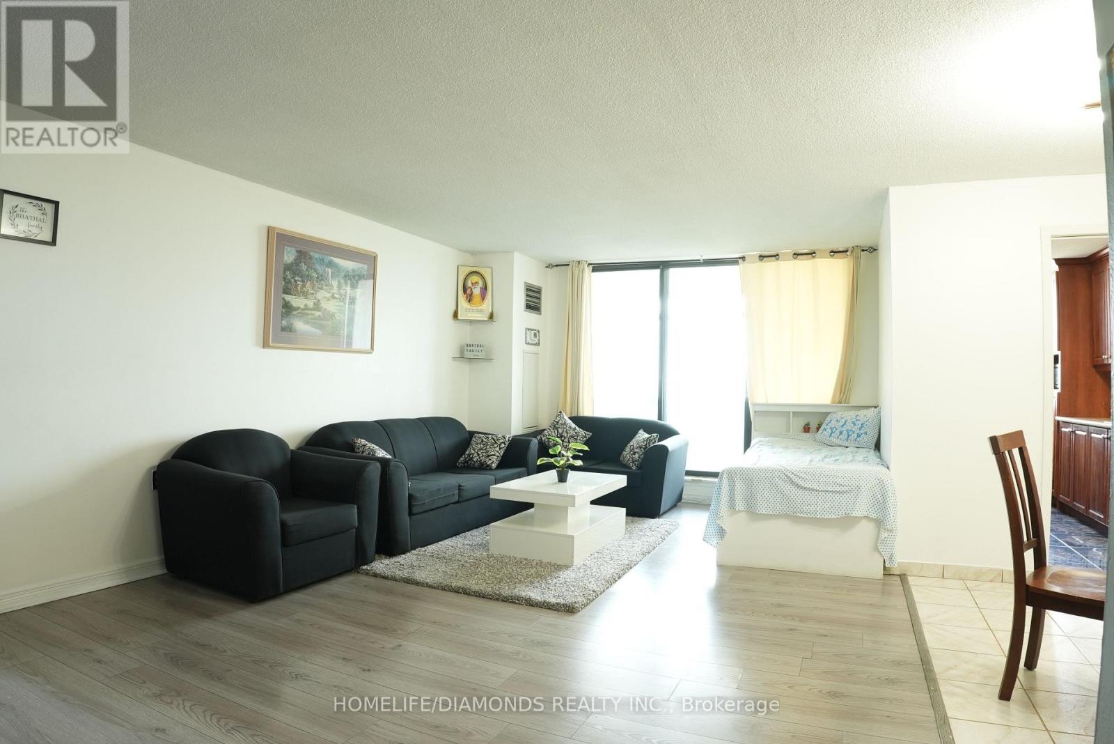 1411 - 18 Knightsbridge Road, Brampton, Ontario  L6T 3X5 - Photo 3 - W13550758