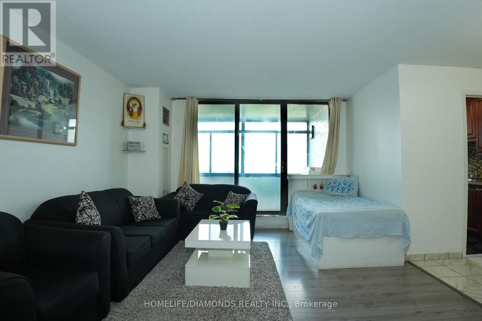1411 - 18 Knightsbridge Road, Brampton, Ontario  L6T 3X5 - Photo 4 - W13550758