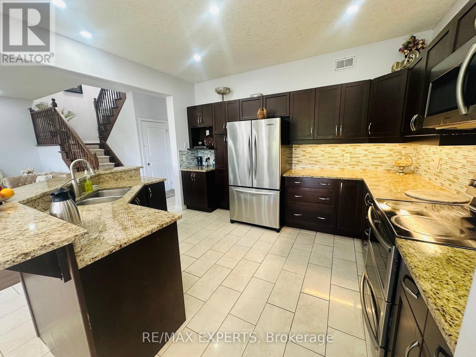 87 Newcastle Drive W, Kitchener, Ontario  N2R 1W4 - Photo 3 - X13550746