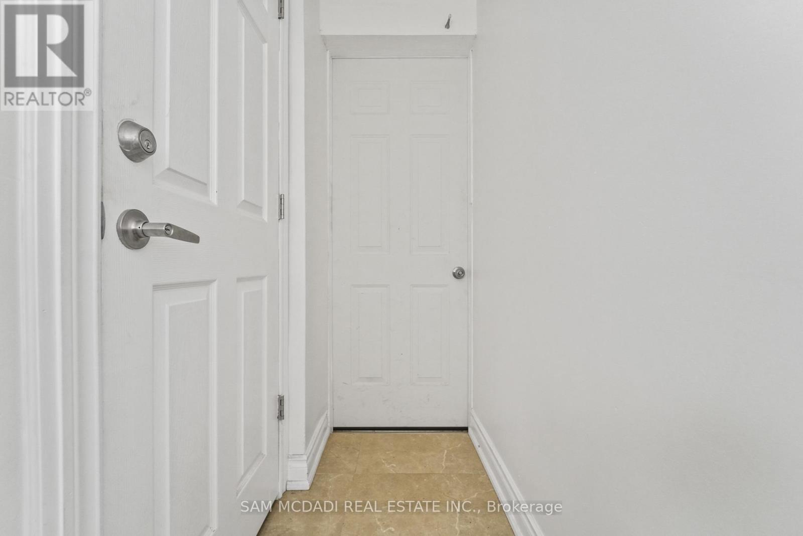 1821 Christopher Road, Mississauga, Ontario  L5J 2K7 - Photo 4 - W13022162
