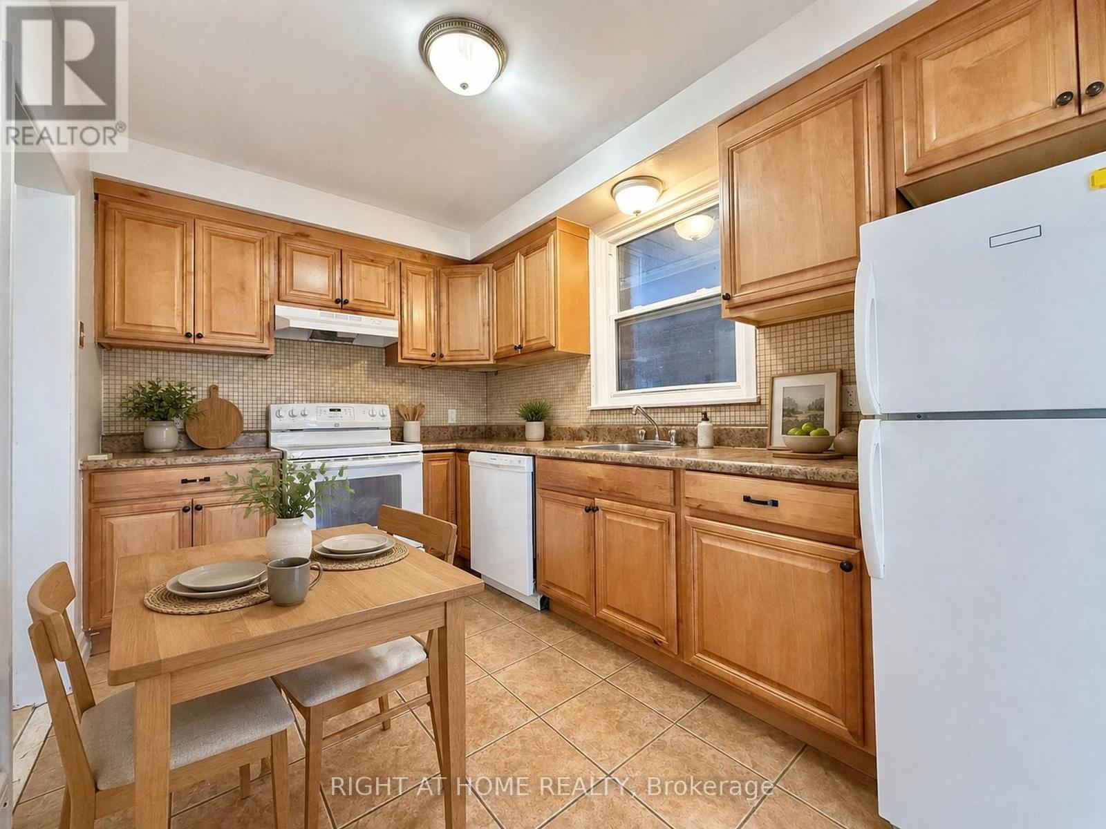 3 - 20 Belvidere Avenue, Toronto, Ontario M6C 1P5 - Photo 12 - C13550796