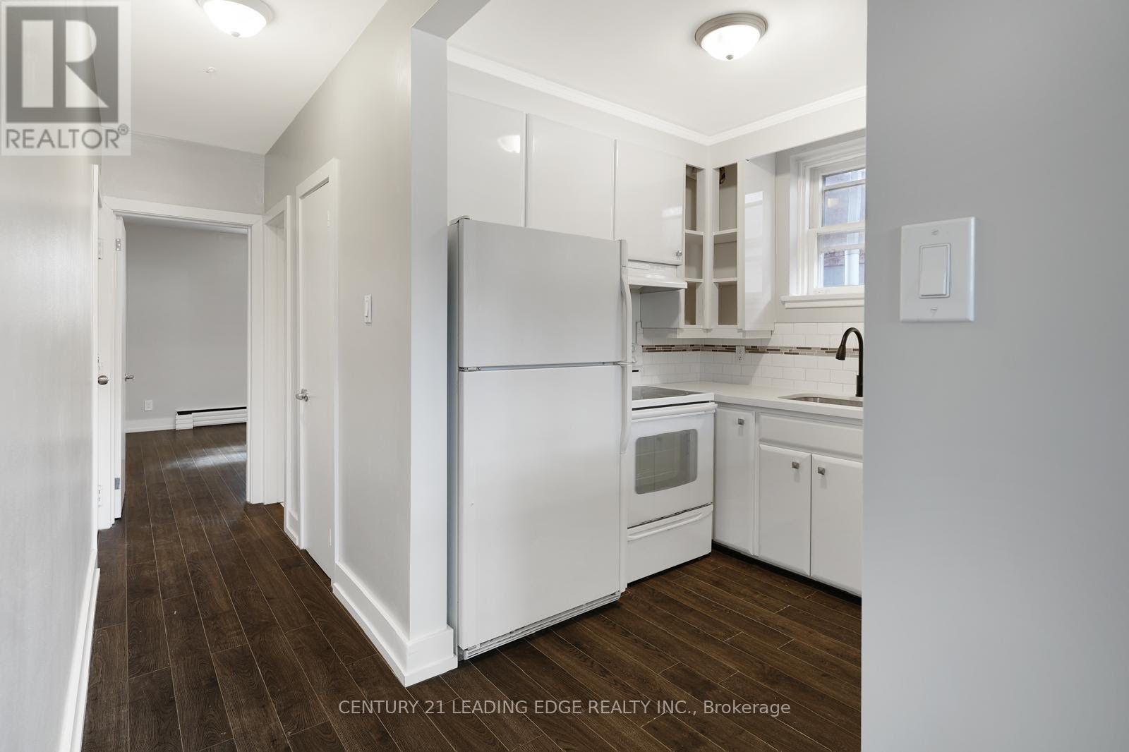 Lower - 15 Virginia Avenue, Toronto, Ontario M4C 2S6 - Photo 3 - E13550894