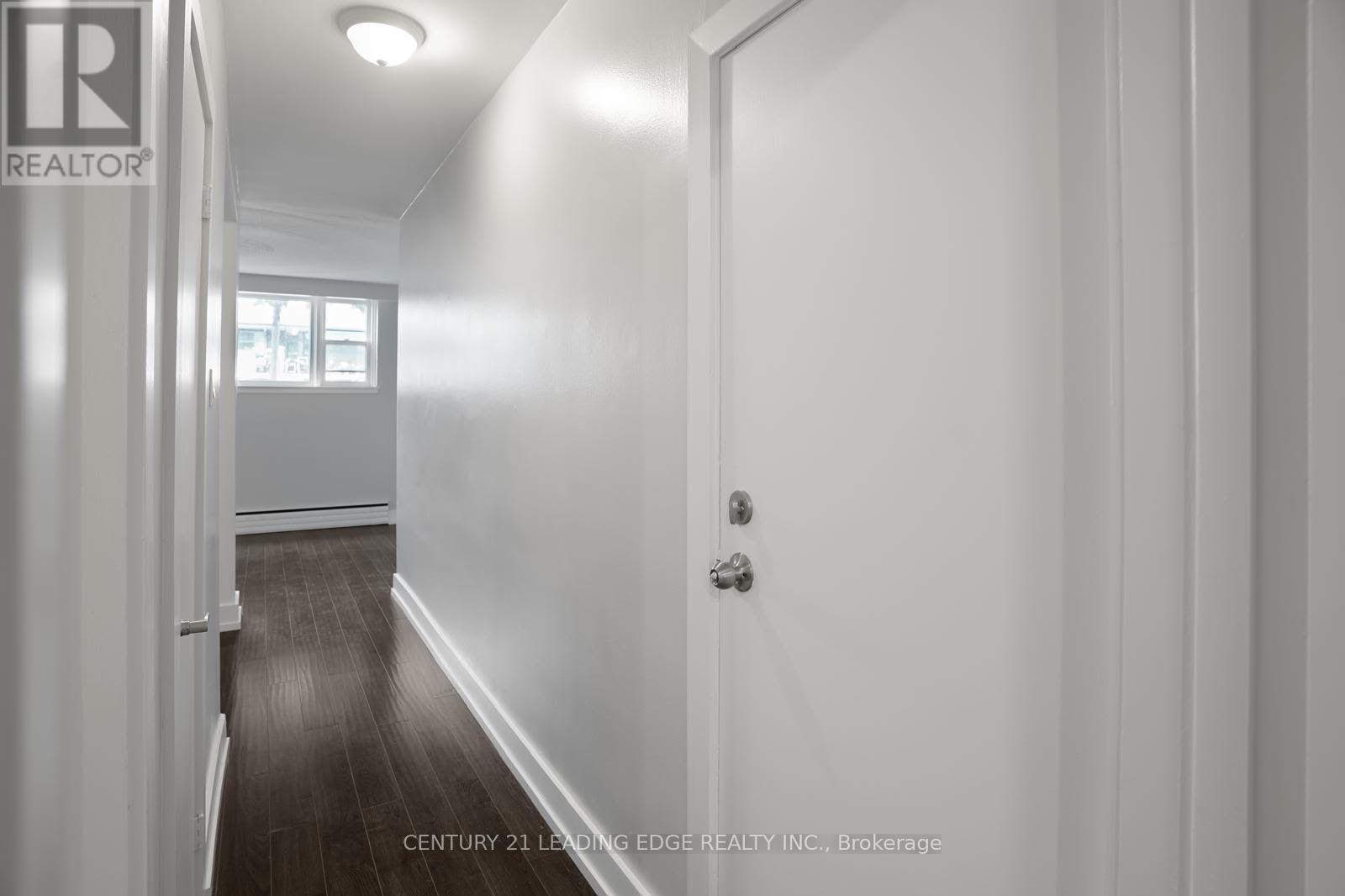Lower - 15 Virginia Avenue, Toronto, Ontario M4C 2S6 - Photo 6 - E13550894
