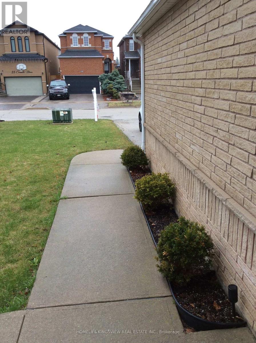 30 Condotti Drive, Vaughan, Ontario  L4H 2C8 - Photo 3 - N13550874