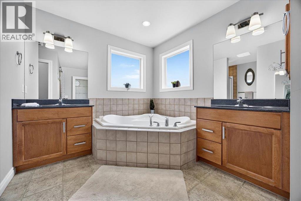 13 Covepark Bay NE, Calgary, Alberta  T3K 6K8 - Photo 29 - A2328157