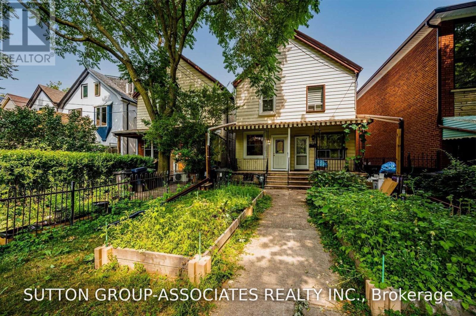 739 MANNING AVENUE, Toronto, Ontario
