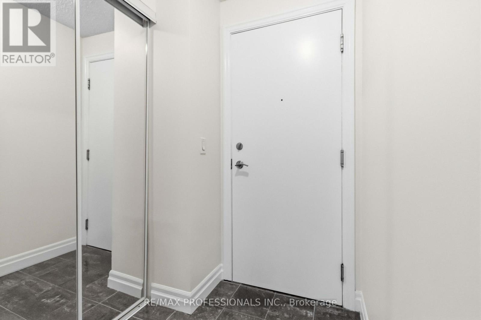 607 - 2121 Lake Shore Boulevard W, Toronto, Ontario  M8V 4E8 - Photo 2 - W13550878