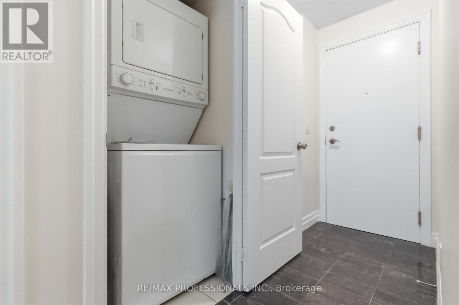 607 - 2121 Lake Shore Boulevard W, Toronto, Ontario  M8V 4E8 - Photo 3 - W13550878