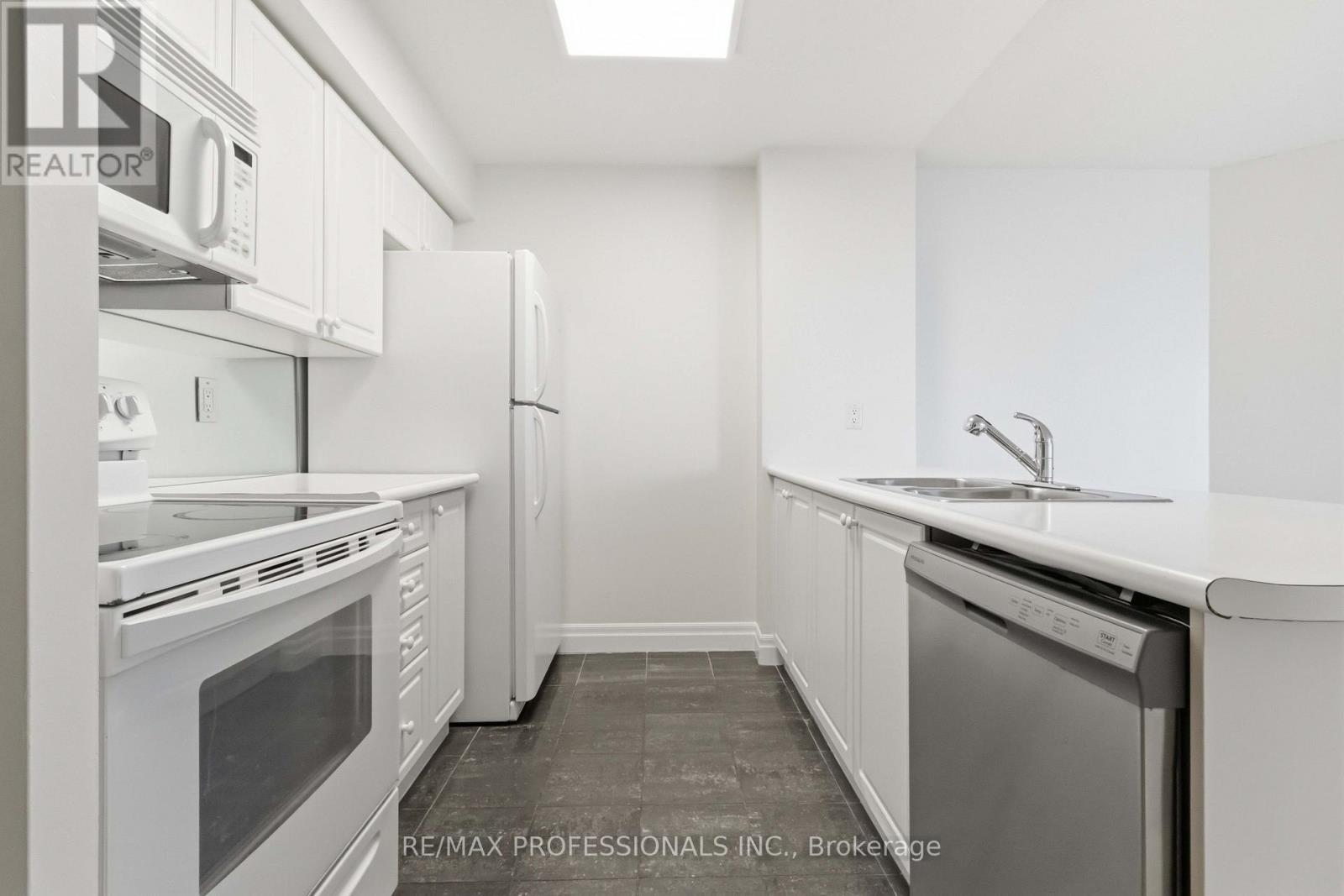 607 - 2121 Lake Shore Boulevard W, Toronto, Ontario  M8V 4E8 - Photo 9 - W13550878