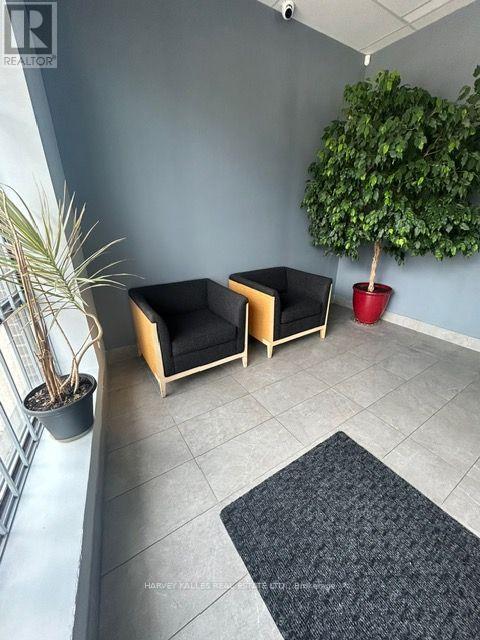 64 Bakersfield Street, Toronto, Ontario M3J 2W7 - Photo 4 - W13550892