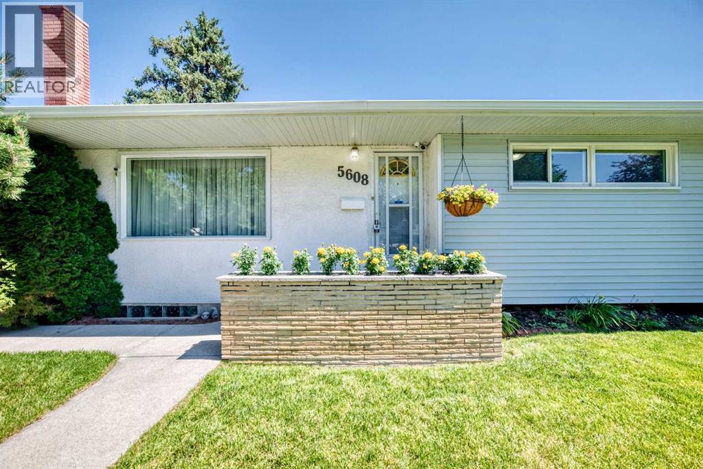 5608 Buckthorn Road NW, Calgary, Alberta  T2K 2Y5 - Photo 4 - A2327474