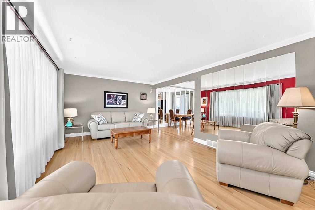 5608 Buckthorn Road NW, Calgary, Alberta  T2K 2Y5 - Photo 6 - A2327474