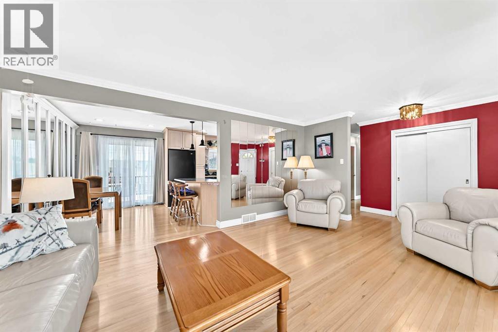 5608 Buckthorn Road NW, Calgary, Alberta  T2K 2Y5 - Photo 10 - A2327474