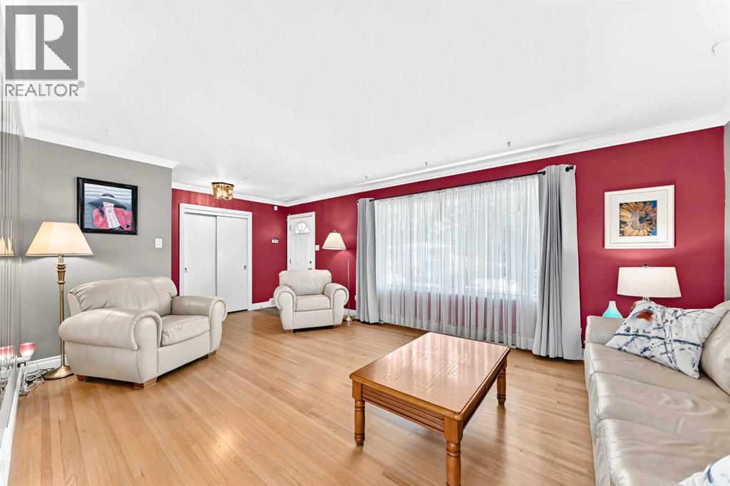 5608 Buckthorn Road NW, Calgary, Alberta  T2K 2Y5 - Photo 9 - A2327474