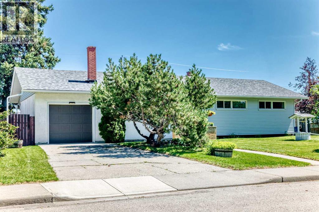 5608 Buckthorn Road NW, Calgary, Alberta  T2K 2Y5 - Photo 3 - A2327474