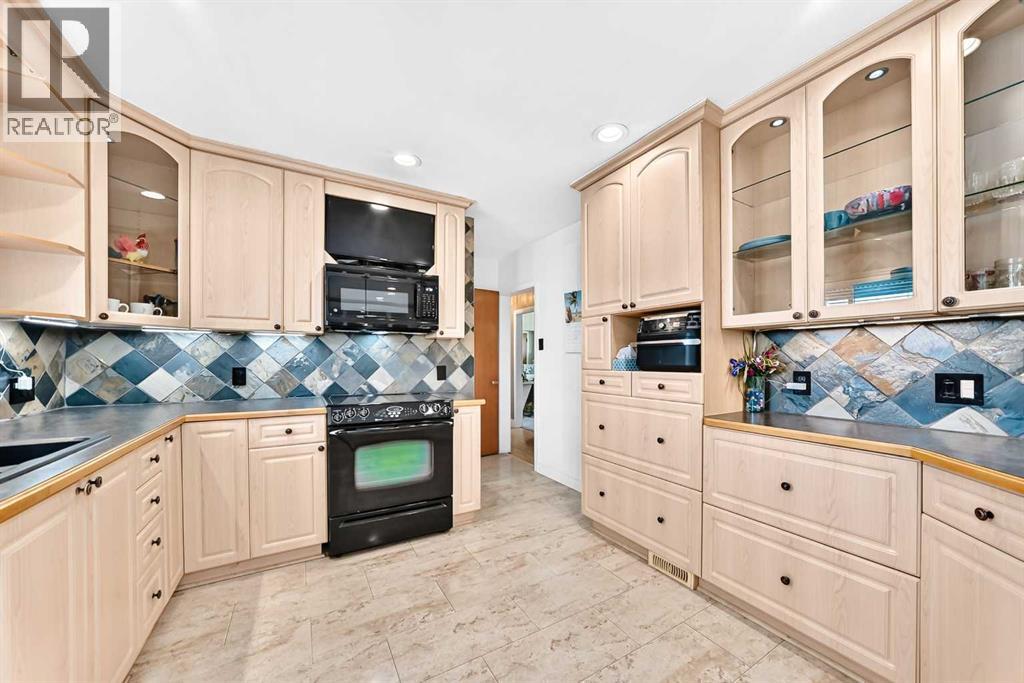 5608 Buckthorn Road NW, Calgary, Alberta  T2K 2Y5 - Photo 13 - A2327474