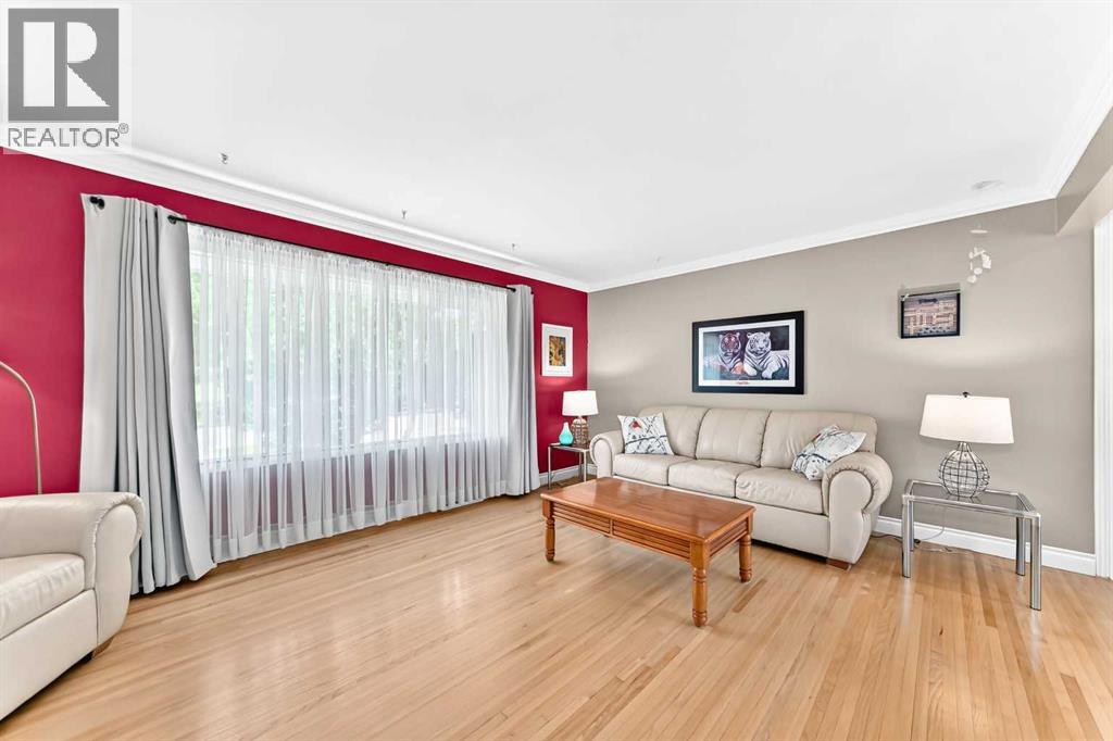 5608 Buckthorn Road NW, Calgary, Alberta  T2K 2Y5 - Photo 8 - A2327474