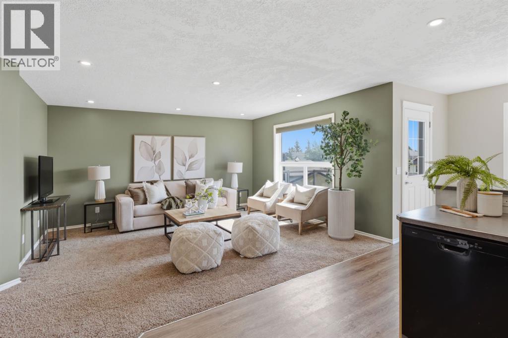 241 Somerside Close SW, Calgary, Alberta  T2Y 4B6 - Photo 2 - A2327648