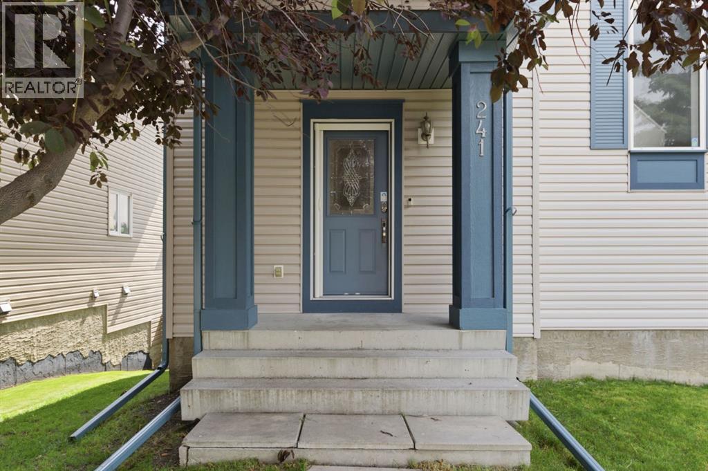 241 Somerside Close SW, Calgary, Alberta  T2Y 4B6 - Photo 5 - A2327648