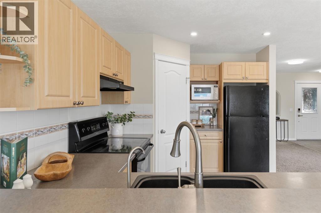 241 Somerside Close SW, Calgary, Alberta  T2Y 4B6 - Photo 23 - A2327648