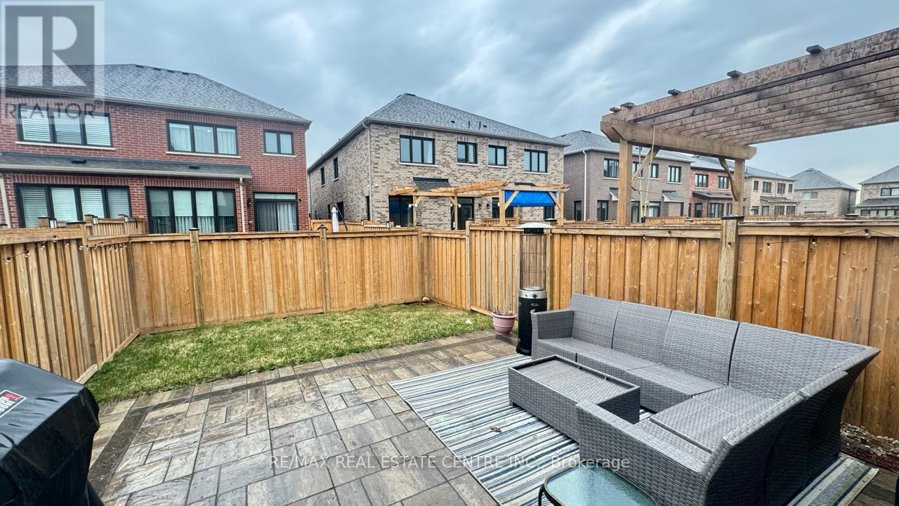 31 Brushwood Drive, Brampton, Ontario  L6Y 6G6 - Photo 47 - W13551008