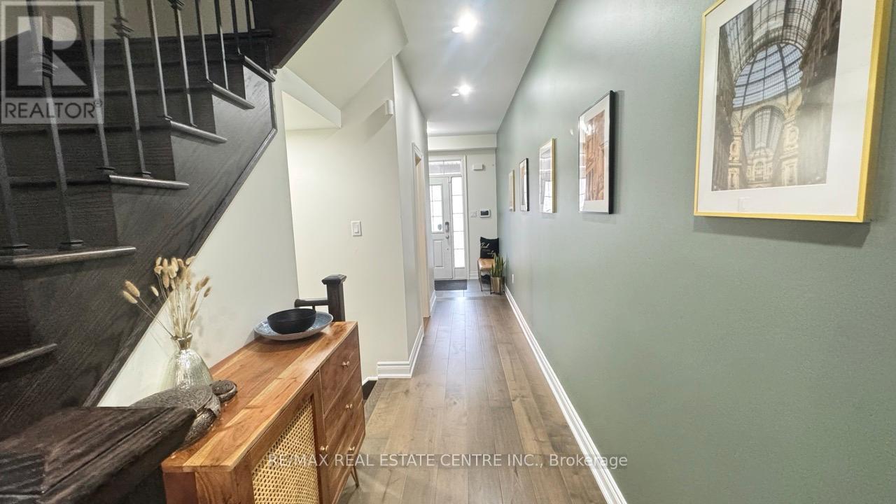 31 Brushwood Drive, Brampton, Ontario  L6Y 6G6 - Photo 6 - W13551008