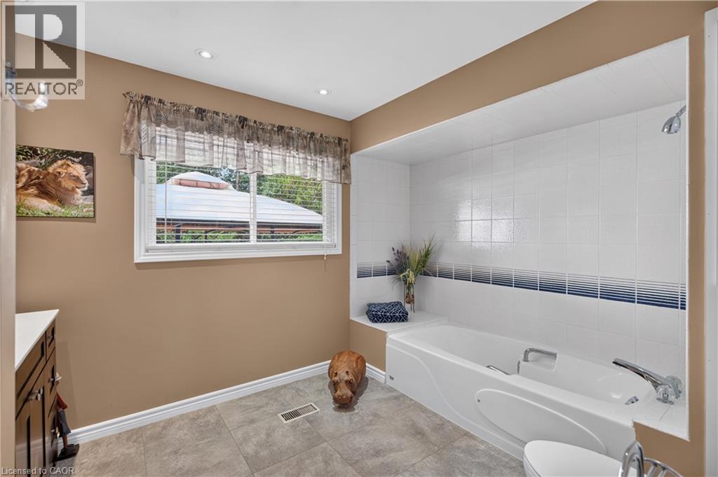 657 Iroquois Avenue, Ancaster, Ontario  L9G 3B6 - Photo 17 - 40845890