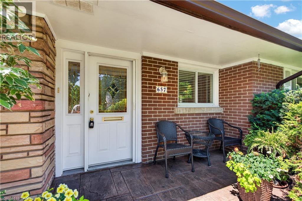 657 Iroquois Avenue, Ancaster, Ontario  L9G 3B6 - Photo 3 - 40845890