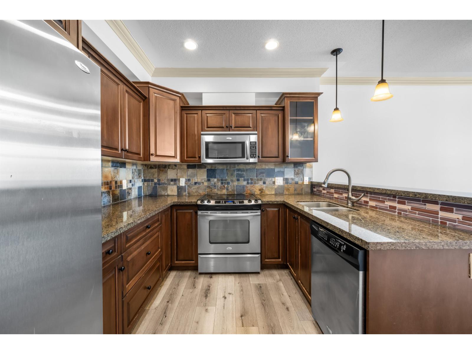 307 45893 Chesterfield Avenue, Chilliwack Downtown, Chilliwack, British Columbia  V2P 1M5 - Photo 3 - R3145140