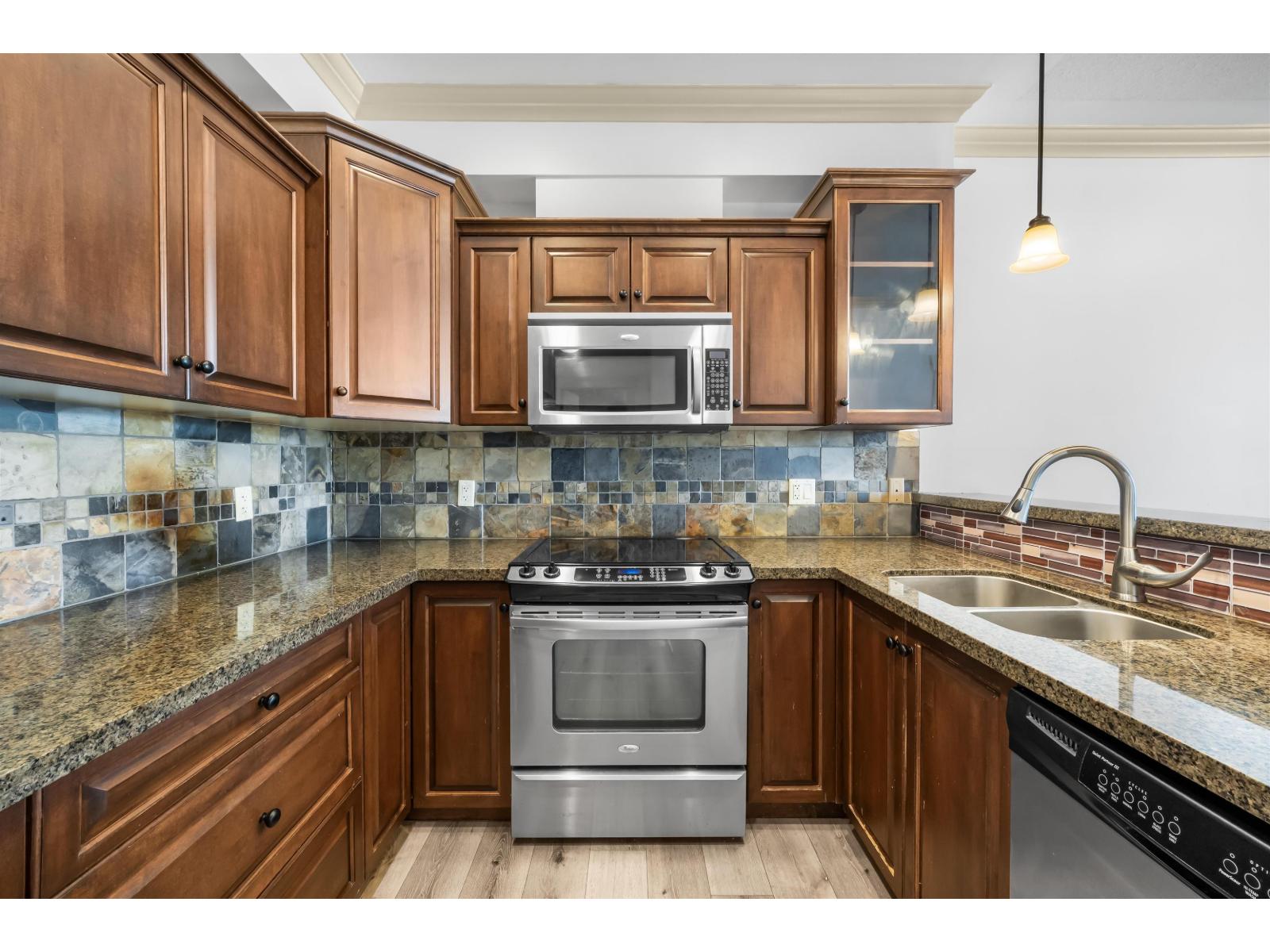 307 45893 Chesterfield Avenue, Chilliwack Downtown, Chilliwack, British Columbia  V2P 1M5 - Photo 5 - R3145140