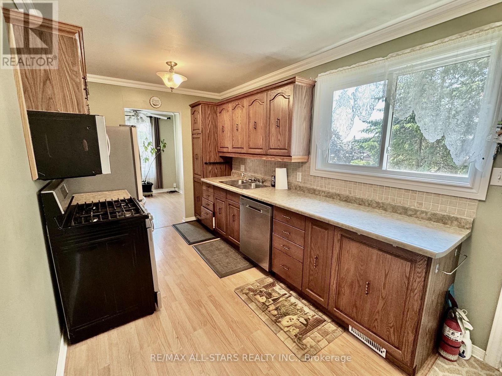 142 Parkview Road, Georgina, Ontario  L4P 2J7 - Photo 6 - N13551142