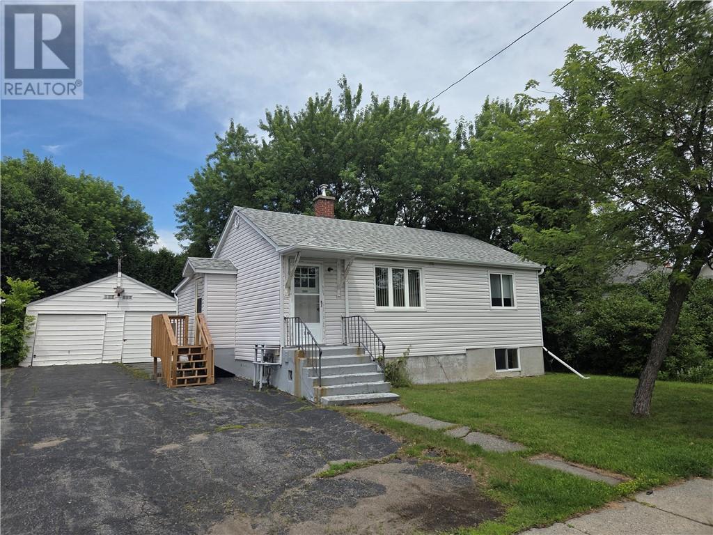 212 Second Avenue, Greater Sudbury, Ontario  P3Y 1M2 - Photo 1 - 2129152