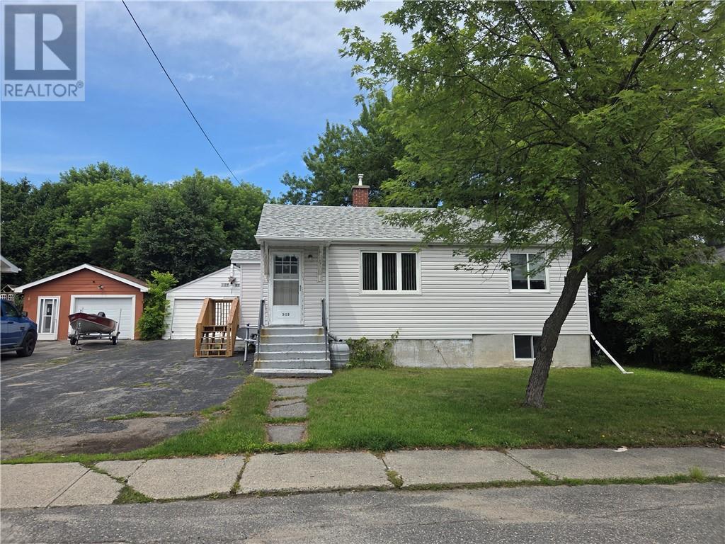 212 Second Avenue, Greater Sudbury, Ontario  P3Y 1M2 - Photo 3 - 2129152