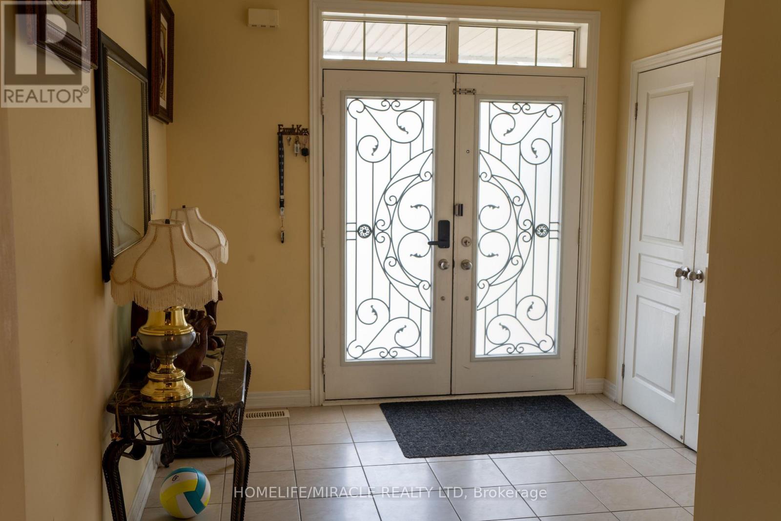 32 Kilkarrin Road W, Brampton, Ontario  L7A 0G1 - Photo 2 - W13541136