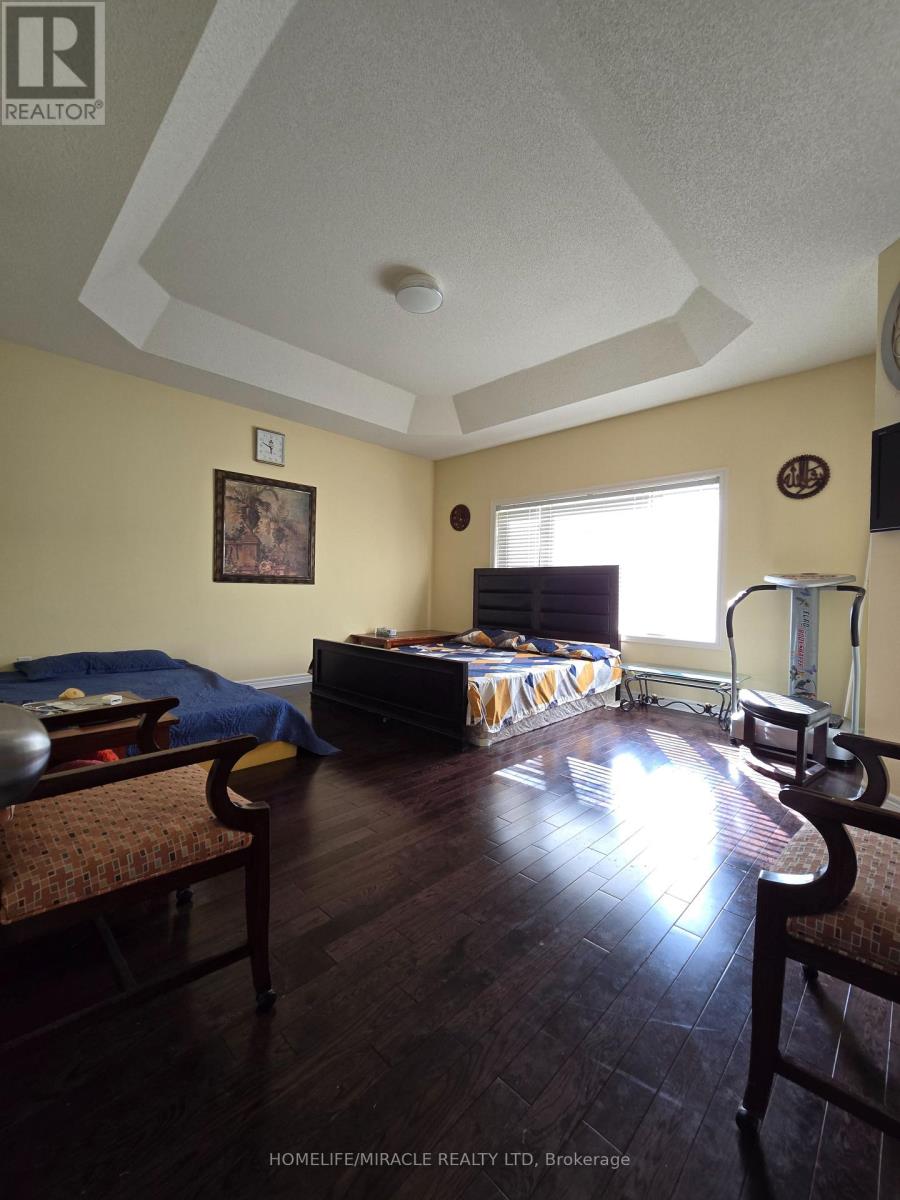 32 Kilkarrin Road W, Brampton, Ontario  L7A 0G1 - Photo 4 - W13541136