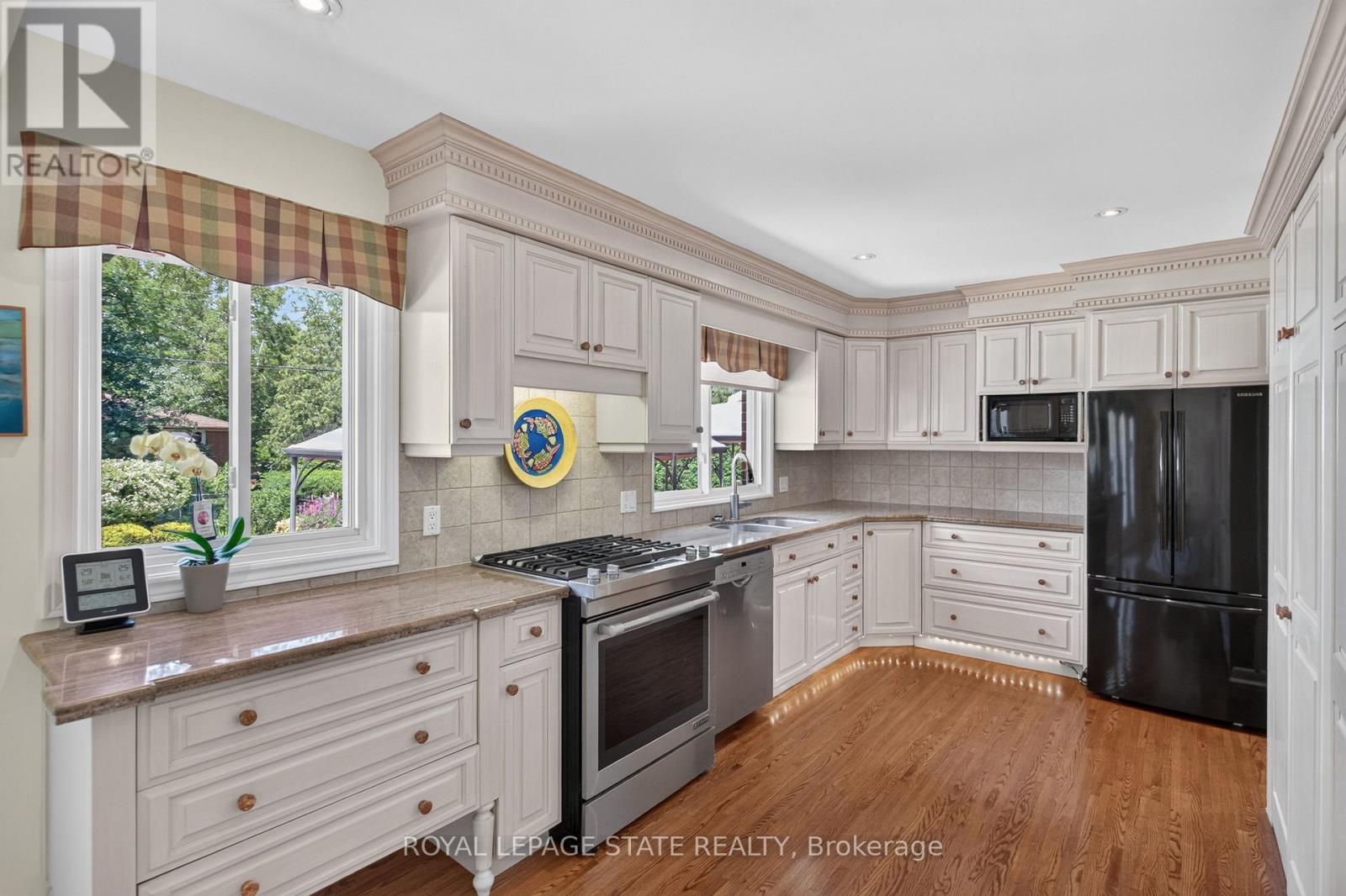 657 Iroquois Avenue, Hamilton, Ontario  L9G 3B6 - Photo 11 - X13551150