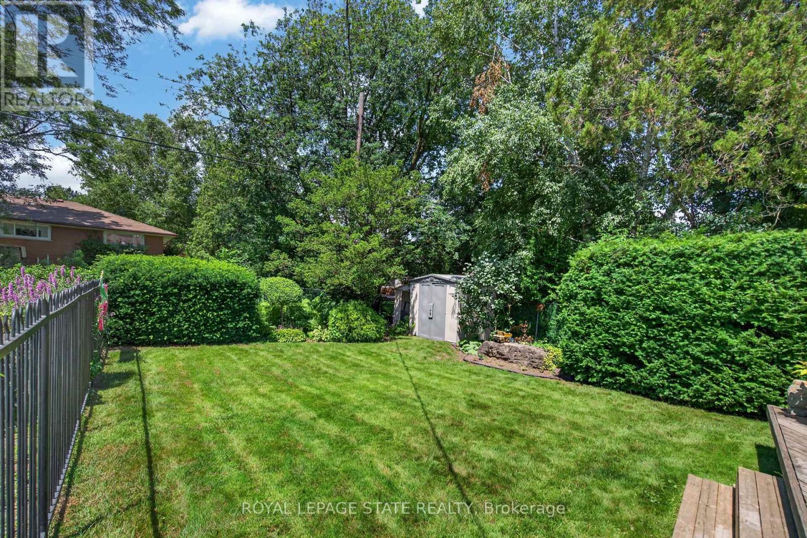 657 Iroquois Avenue, Hamilton, Ontario  L9G 3B6 - Photo 35 - X13551150