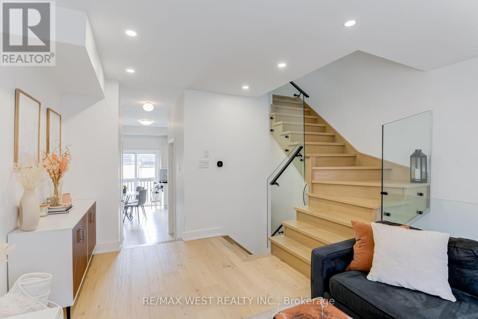 12 Grogan Mews, Toronto, Ontario M6G 4J9 - Photo 3 - W13538106