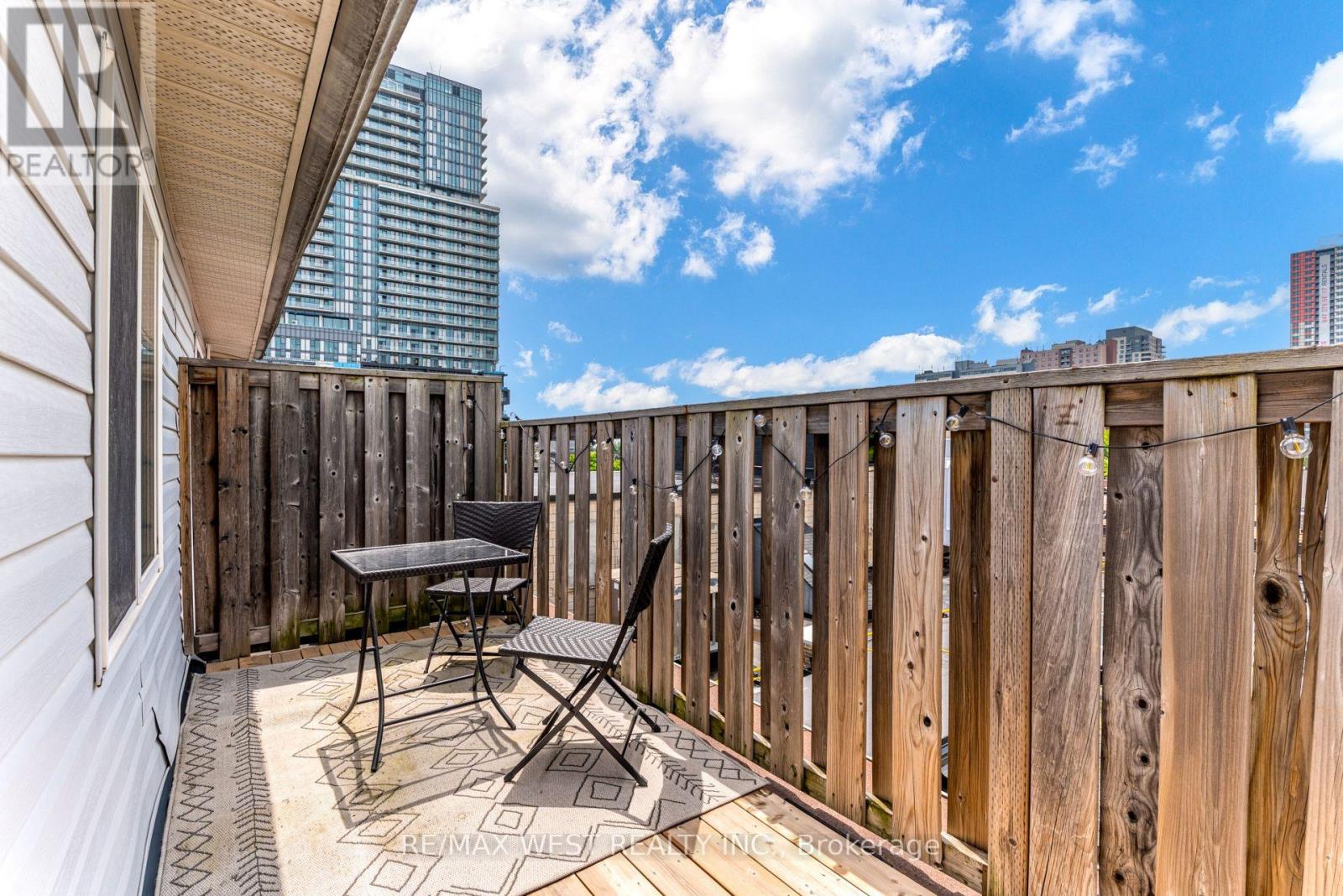 12 Grogan Mews, Toronto, Ontario M6G 4J9 - Photo 15 - W13538106