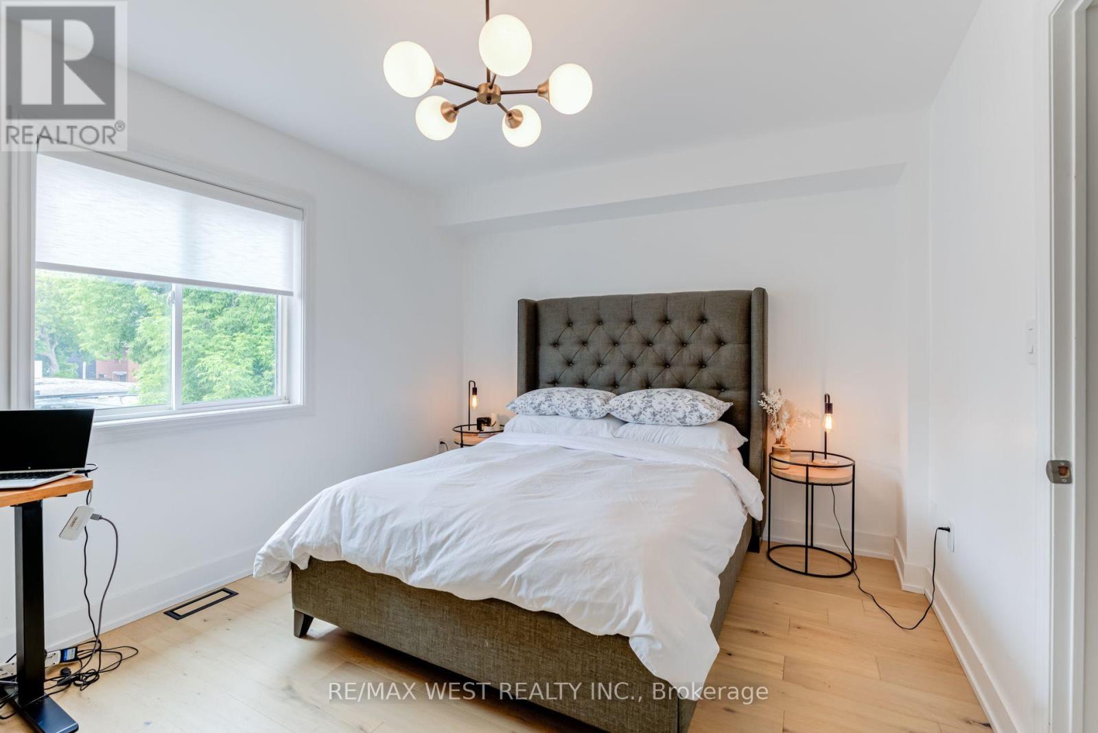 12 Grogan Mews, Toronto, Ontario M6G 4J9 - Photo 10 - W13538106