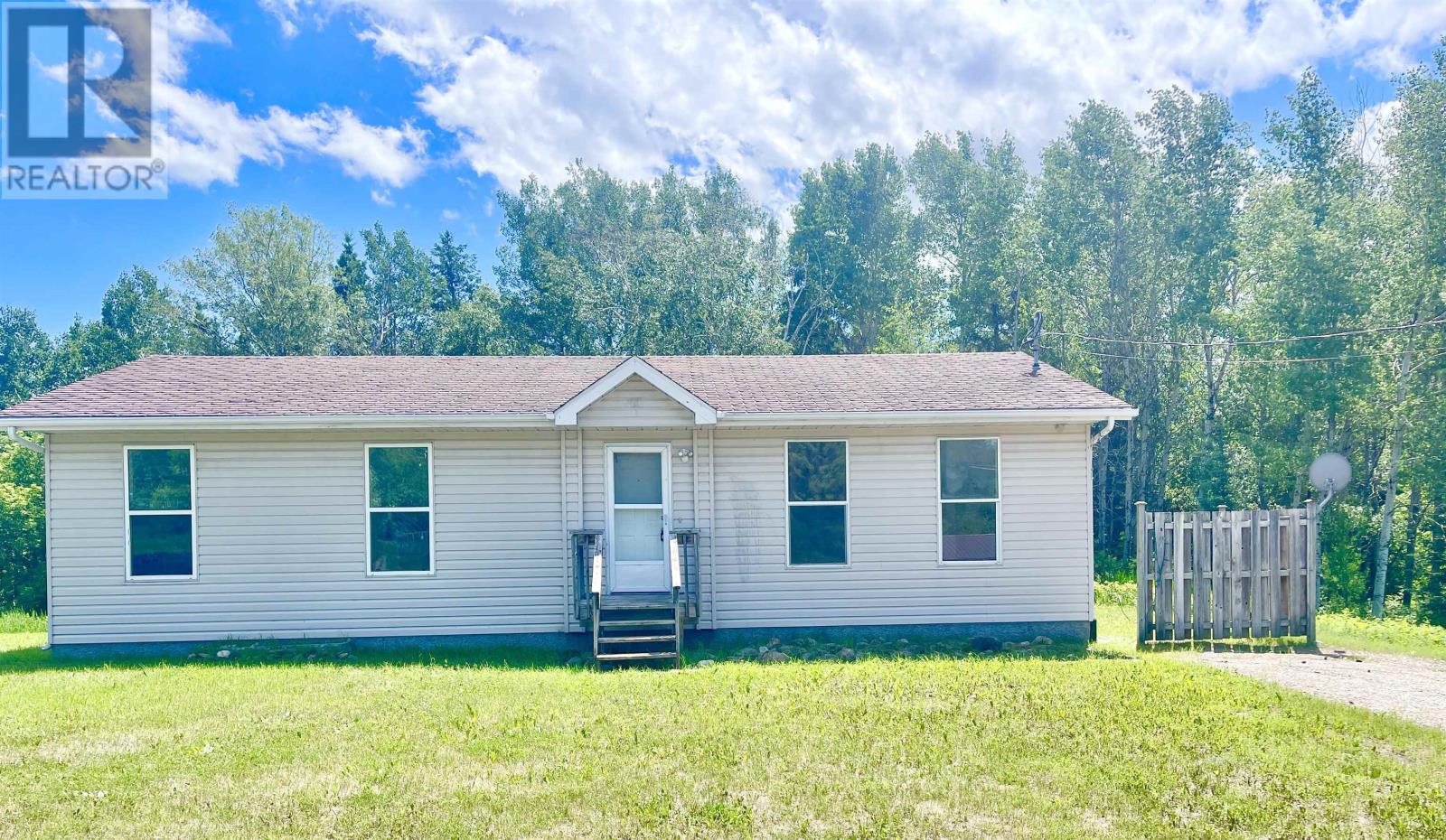 29 Bay St, Wabigoon, Ontario  P0V 2W0 - Photo 2 - TB2601903