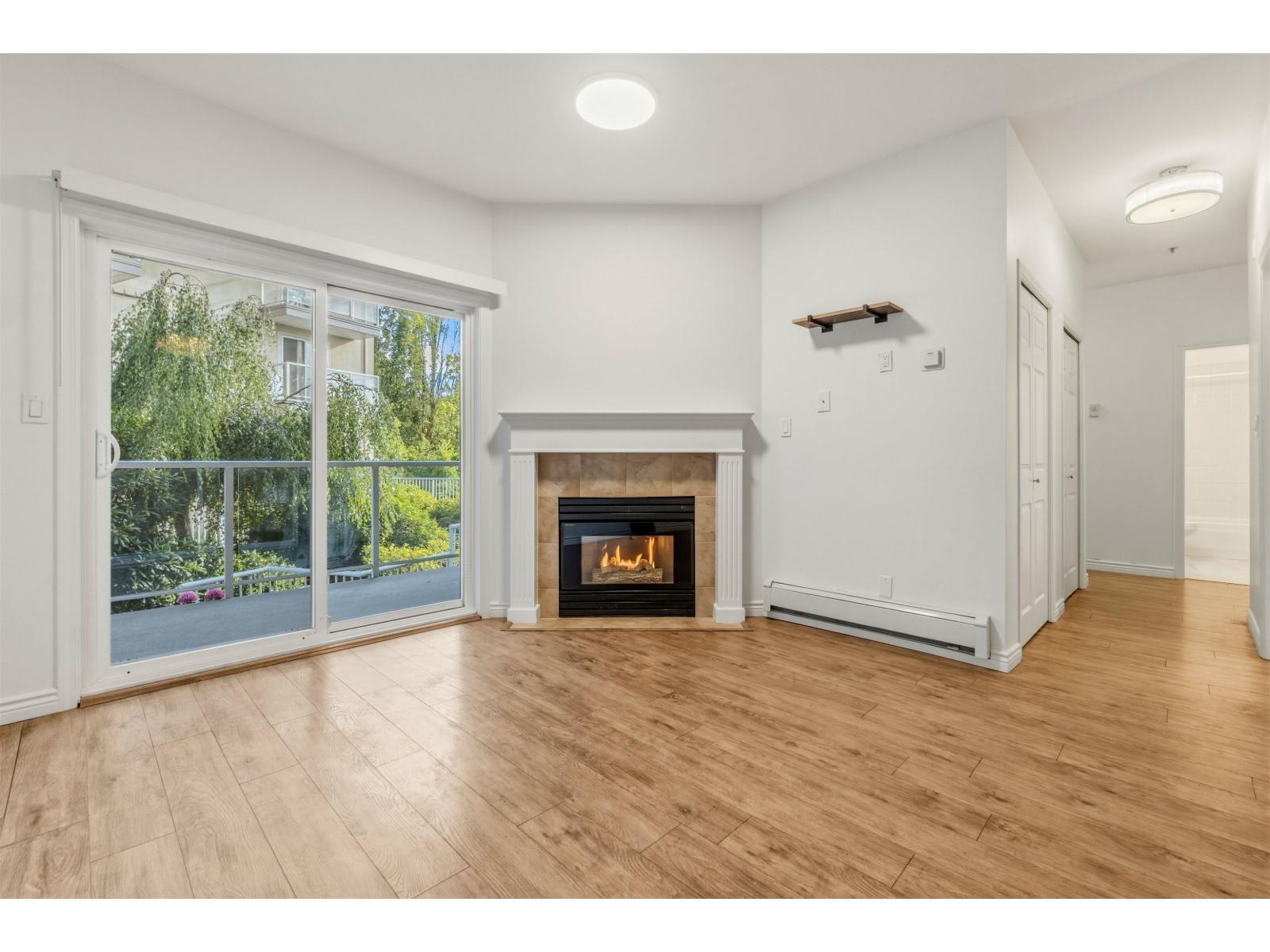 203 8142 120a Street, Surrey, British Columbia  V3W 0N1 - Photo 4 - R3145142