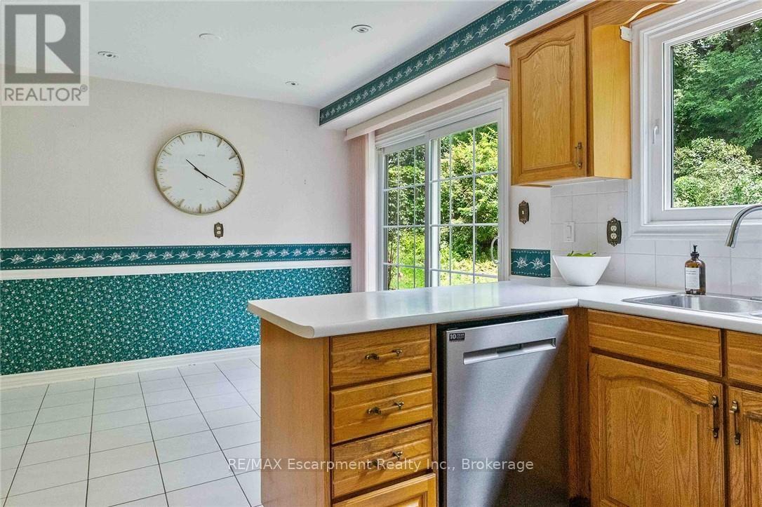 255 Spring Garden Road, Oakville, Ontario  L6L 5H5 - Photo 13 - W13249734