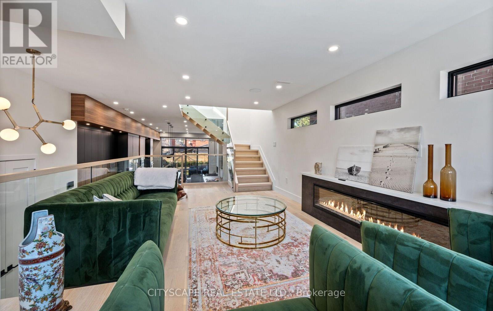 2b Holmstead Avenue, Toronto, Ontario  M4B 1T1 - Photo 19 - E13551272
