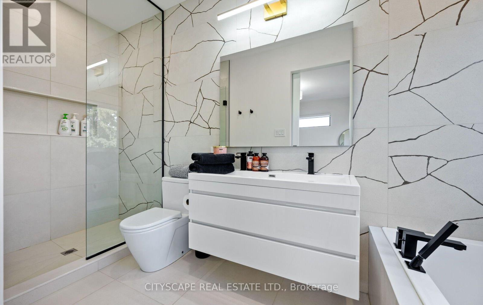 2b Holmstead Avenue, Toronto, Ontario  M4B 1T1 - Photo 31 - E13551272