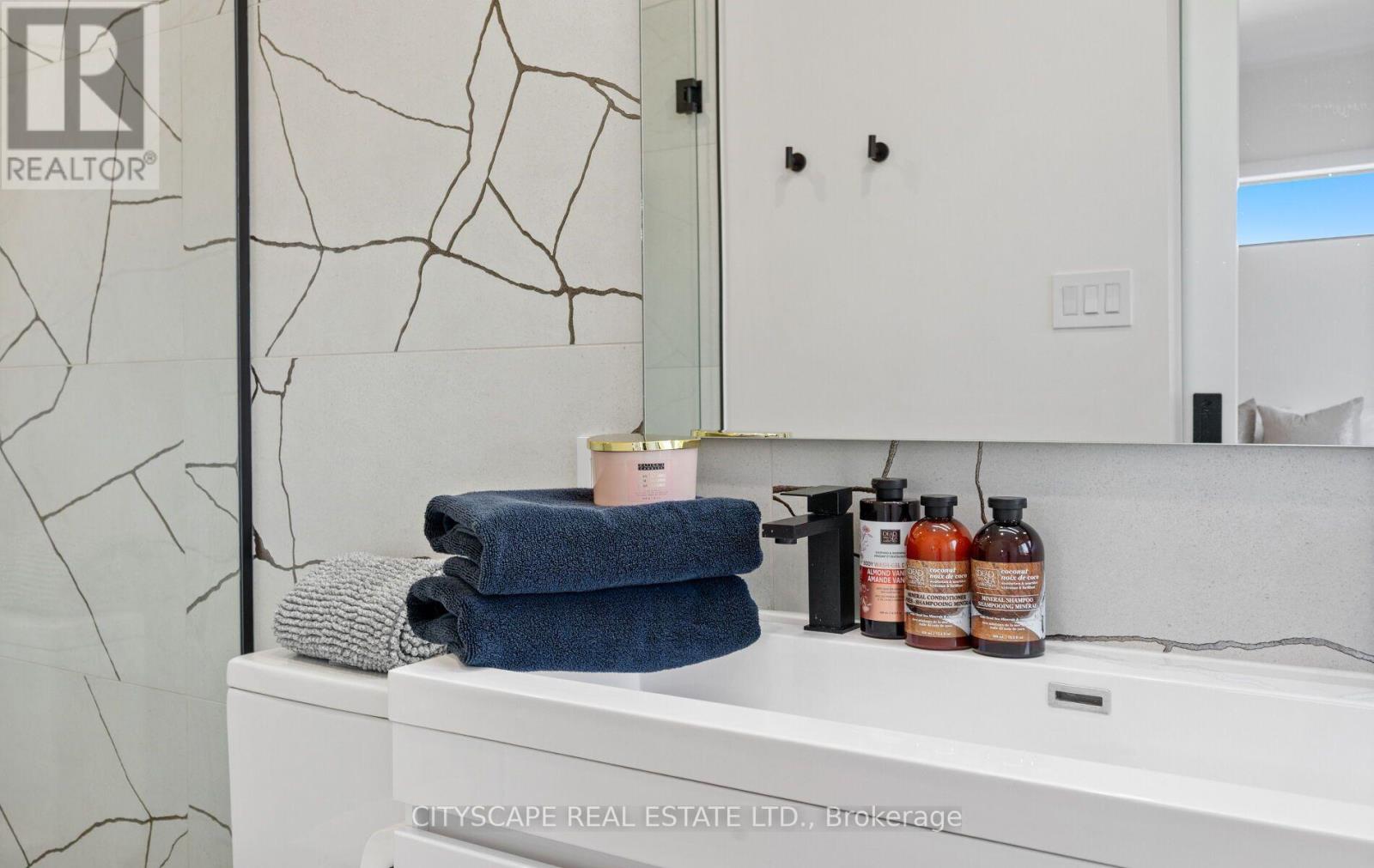 2b Holmstead Avenue, Toronto, Ontario  M4B 1T1 - Photo 32 - E13551272