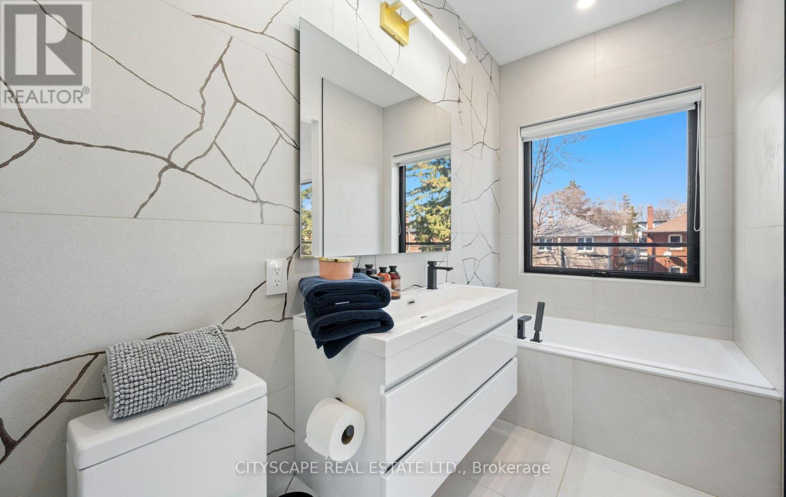 2b Holmstead Avenue, Toronto, Ontario  M4B 1T1 - Photo 33 - E13551272