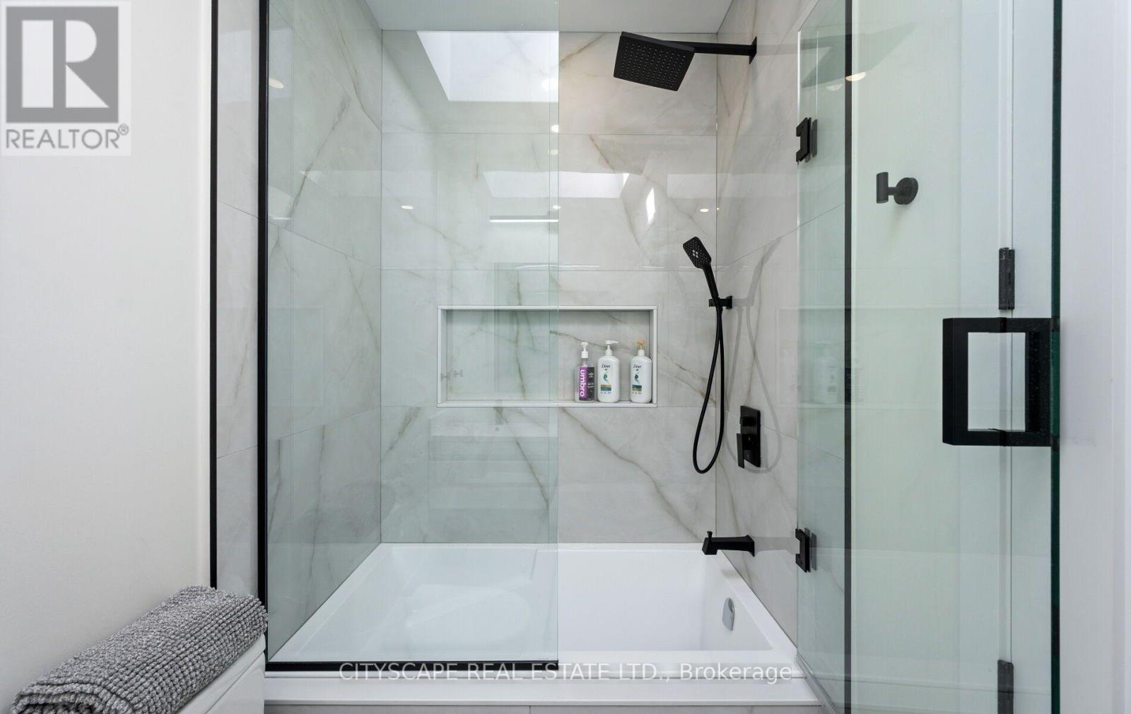 2b Holmstead Avenue, Toronto, Ontario  M4B 1T1 - Photo 40 - E13551272